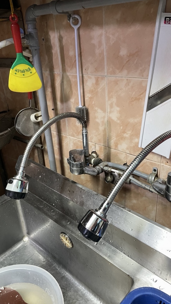 수도꼭지가 추가로 설치된 모습.