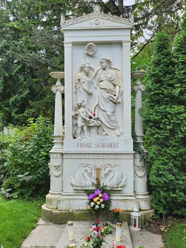 슈베르트 묘지석.