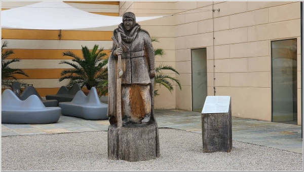 성 코로만 석상