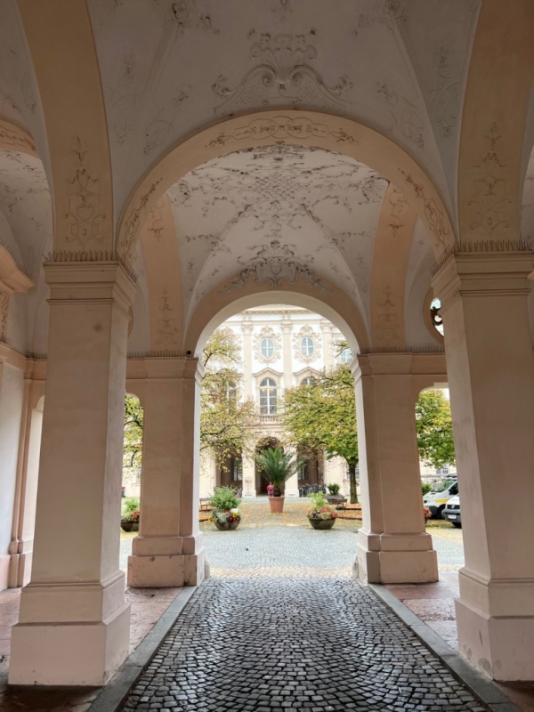 미라벨 궁 입구.