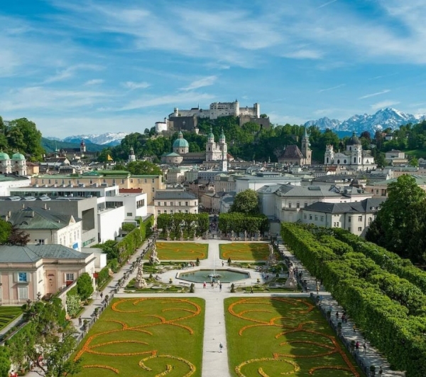 미라벨궁에서 바라본 정원 전경.