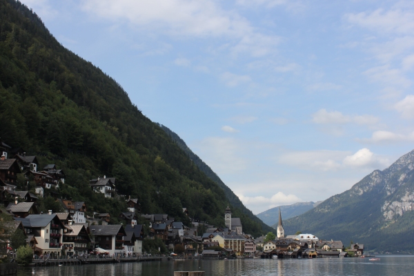 경사지에 지은 집들.