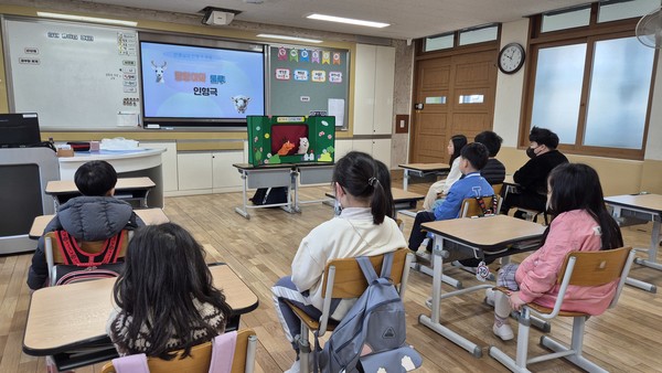 연남초등학교 학생들이 디지털 성폭력 예방 교육을 받고 있다. 세종교육청 제공