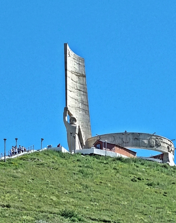 자이승 전망대 기념탑.