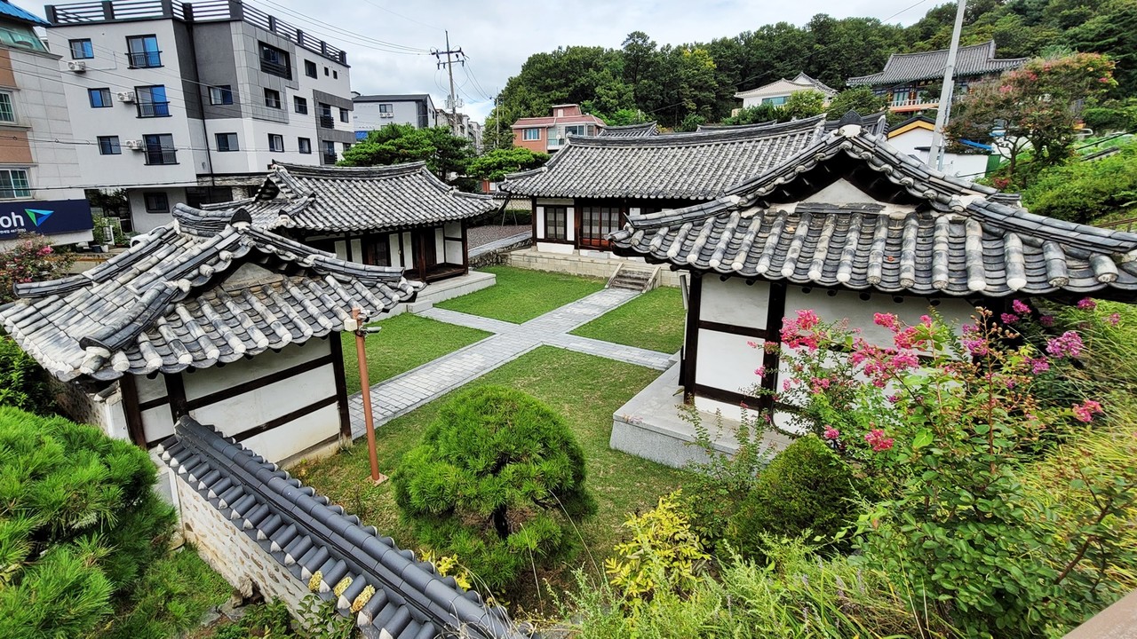 도산서원 함덕사에서 바라본 도산서원.