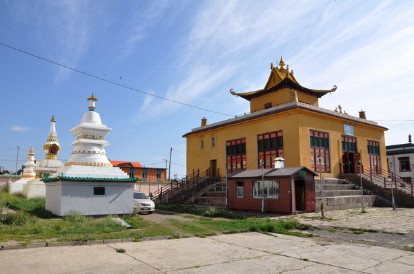 사원 주변의 스투파.
