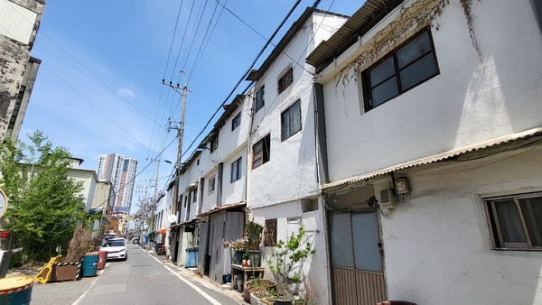 대전 동구 정동에 위치한 쪽방 건물. 김지현 기자