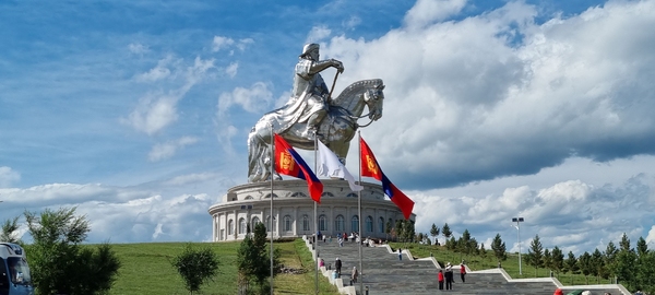 칭기즈칸기념관 전경.