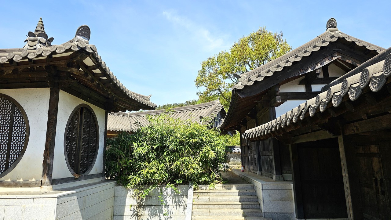 백제의 가옥을 재현한 서동요 촬영지 서동요 테마파크.