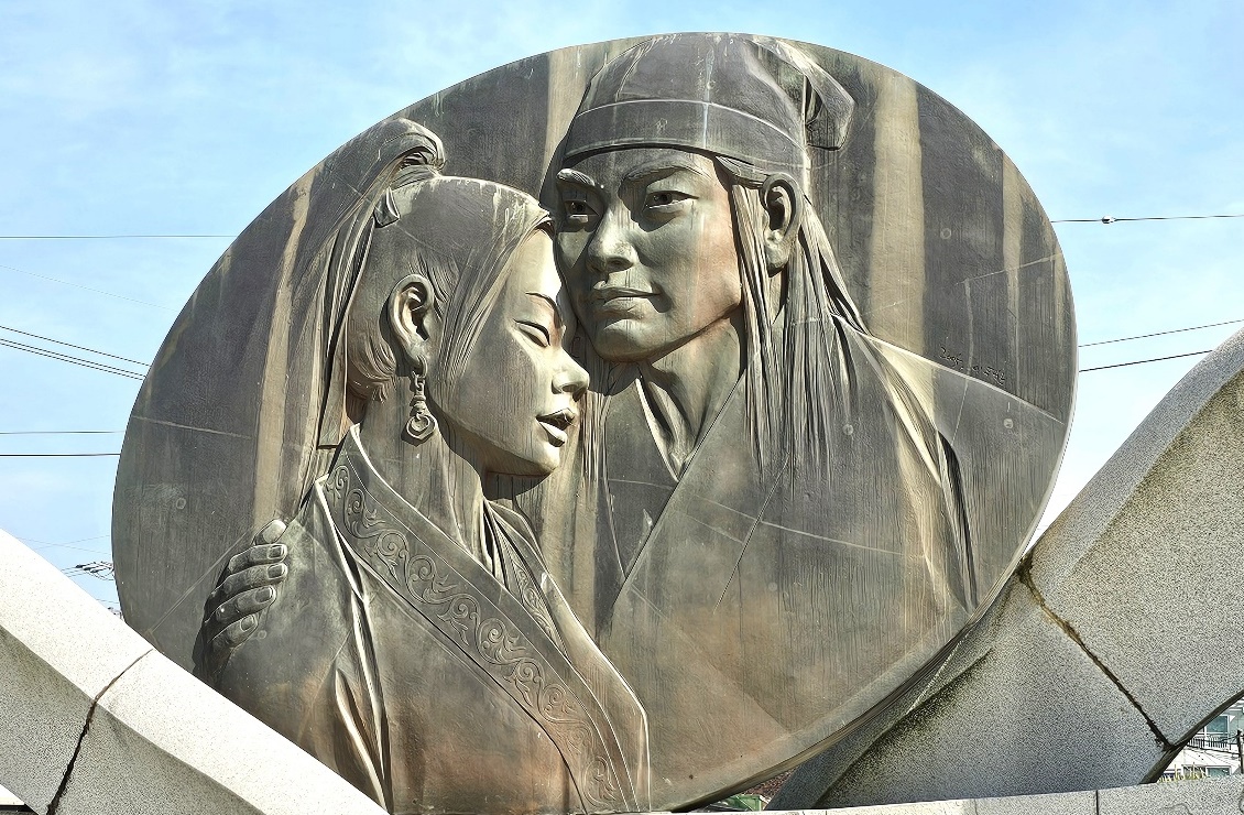 부여 서동공원 서동요 상징조형물.