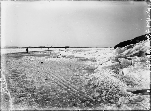 압록강 상류에서 본 1910년대 의주. 국립중앙박물관 제공