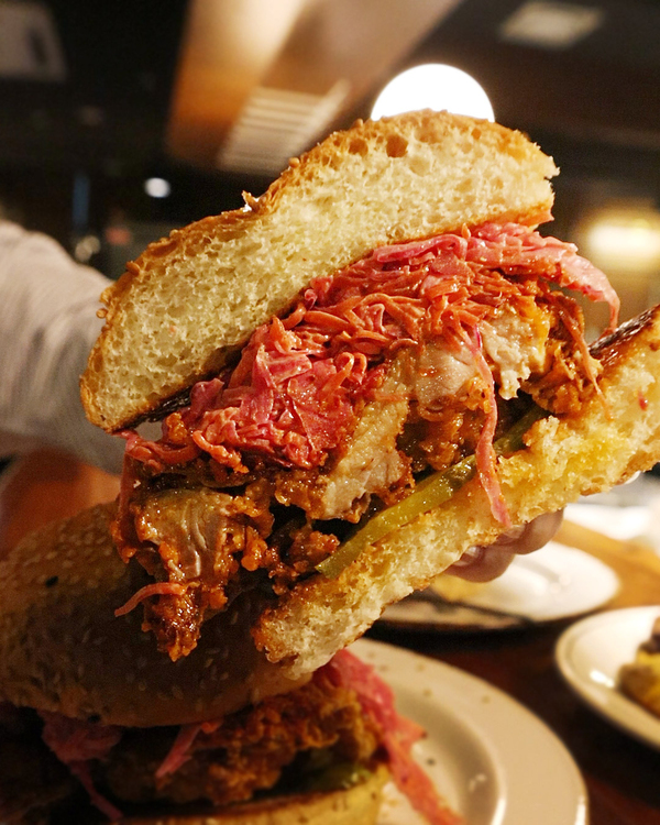 르프리크(LE FREAK)는 시그니처 메뉴인 핫치킨버거. 르프리크 제공