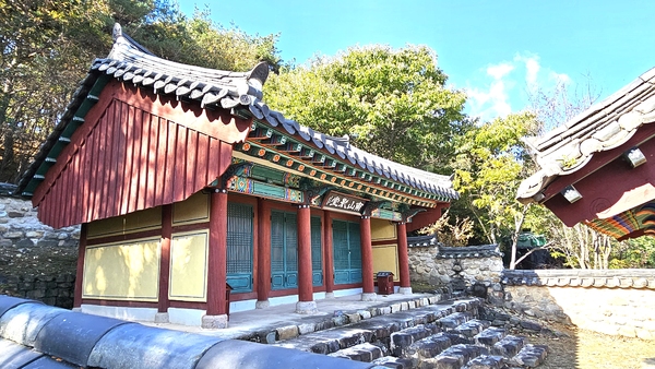 병자일기의 저자 조애중의 남편 남이웅의 영정을 모신 금남 남산영당.