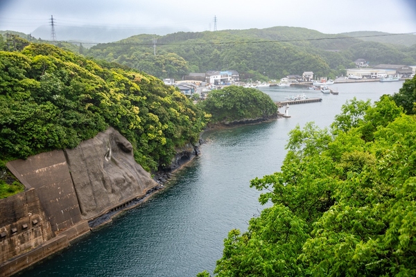 아소만 운하 옹벽.