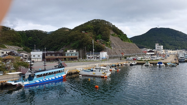 히타카쓰항과 전경