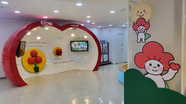 나눔체험관에서 단연 핵심이라 할 수있는 나눔의 힘 코너. 이곳에서는 나눔과 배려가 누구에게, 어떻게 도움이 되는 지 보여준다. 김지현 기자