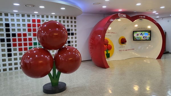 서울 중구 사랑의열매 나눔문화센터 1층에 마련된 나눔체험관. 김지현 기자