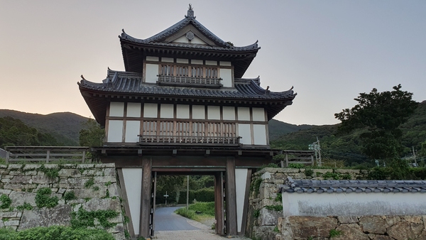 가네이서어 정문