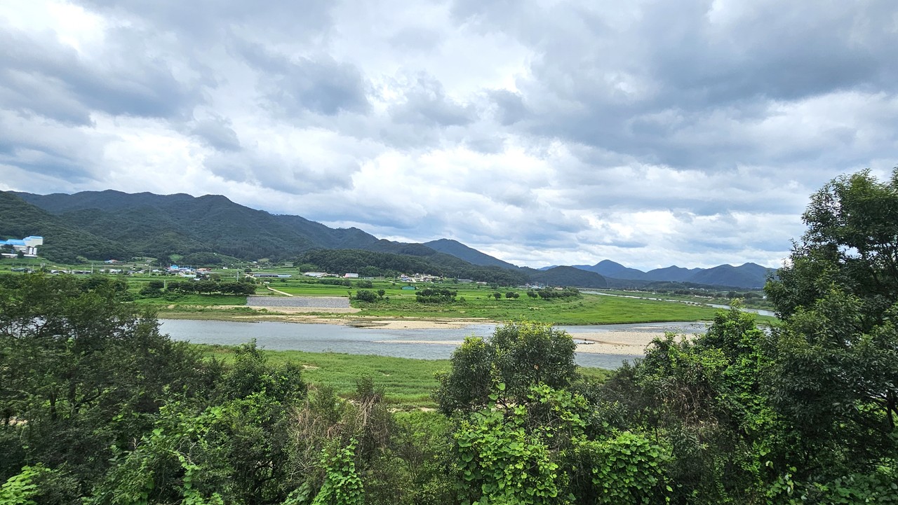 취묵당에서 바라본 괴강의 모습