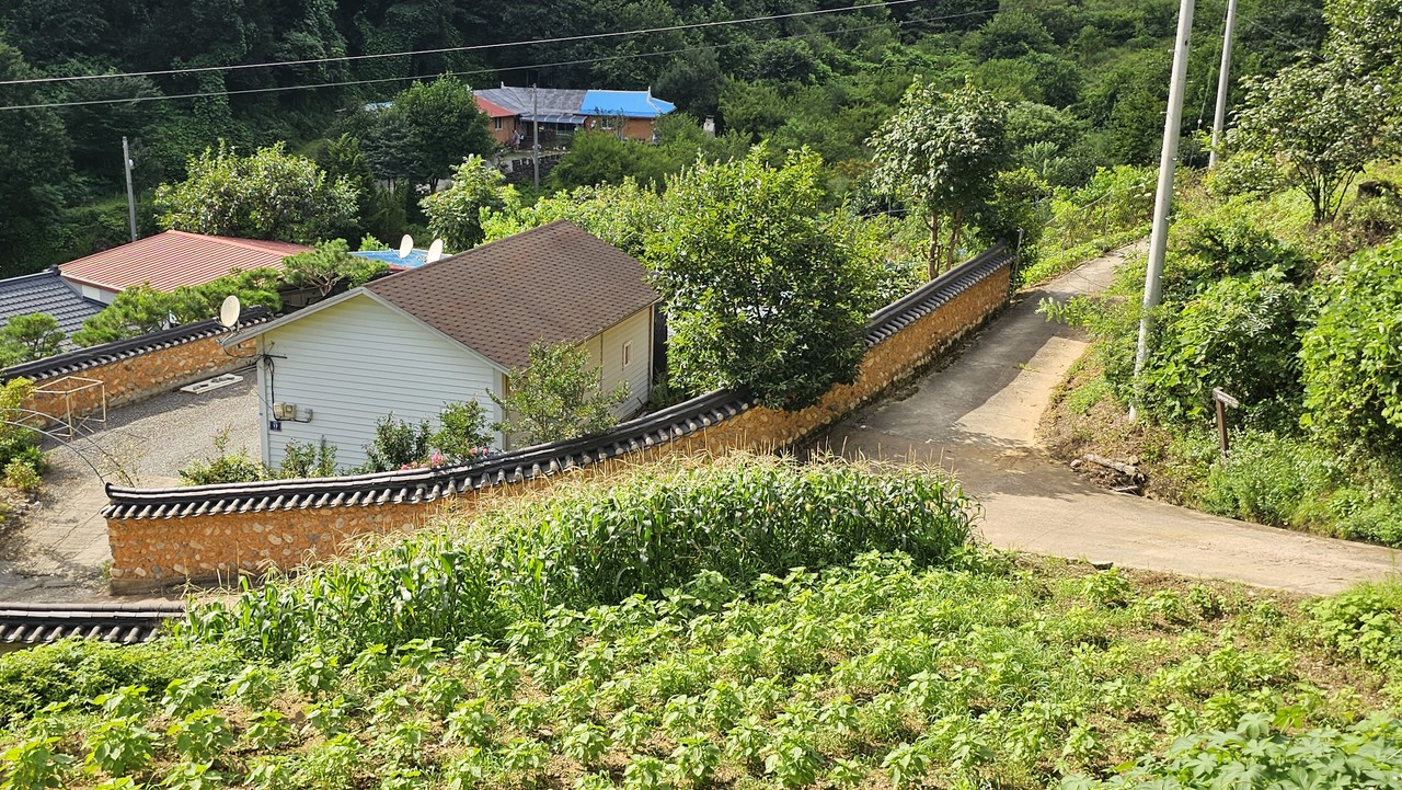 김득신 묘역으로 가는 정갈하게 잘 정비된 독서왕 김득신 이야기길