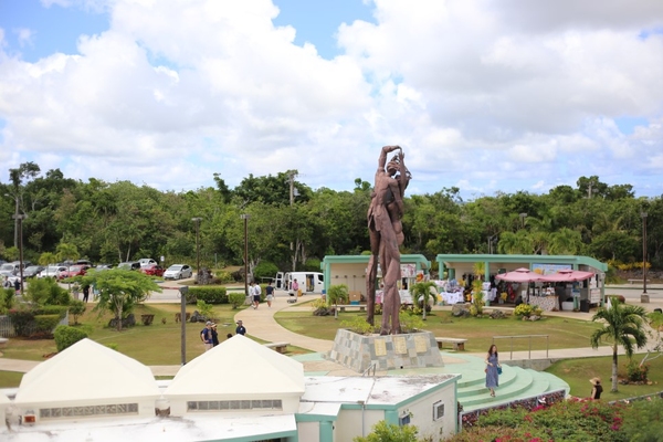 사랑의 절벽 조형물