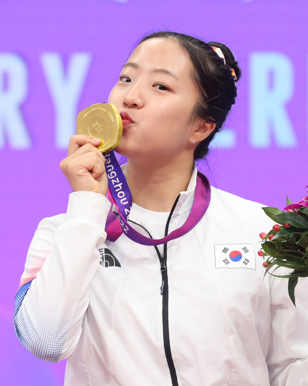 <b>신유빈</b>, 보육원에 <b>주먹밥</b>·바나나 <b>기부</b>... 과거 미담 드러나
