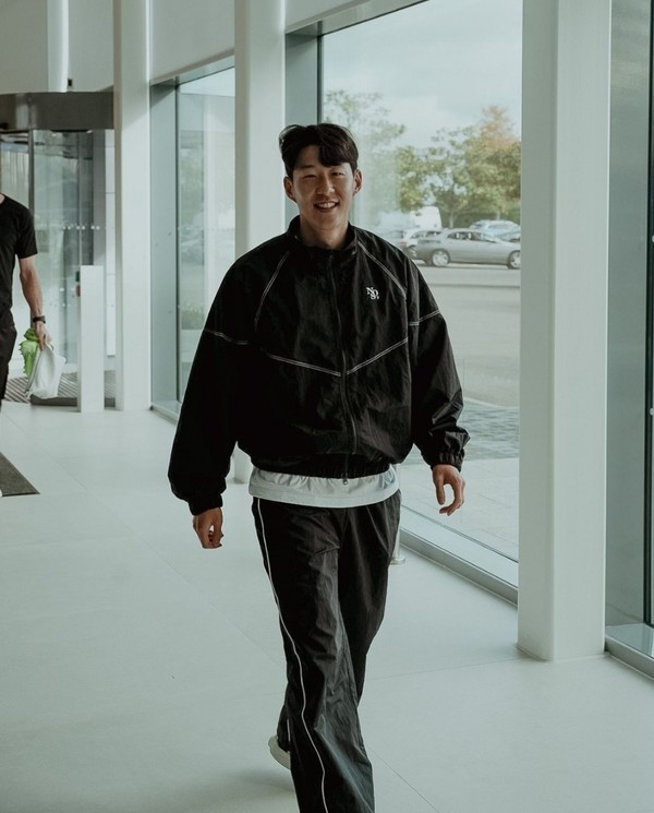 사진= 지난 17일 부상에서 돌아와 훈련장으로 복귀한 손흥민. spursofficial 인스타그램