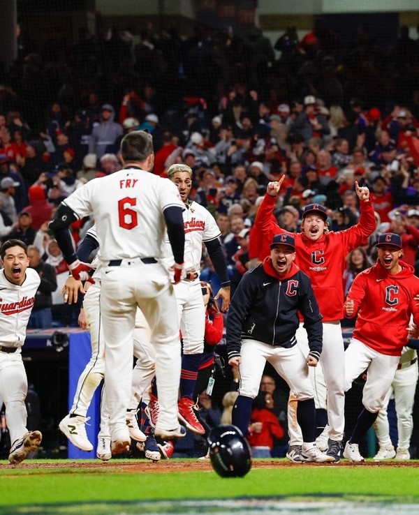 사진= 10회 말 끝내기 홈런을 친 클리블랜드의 데이비드 프라이. mlb 인스타그램