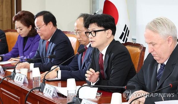 사진=최고위원회에서 발언하는 한동훈, 연합뉴스