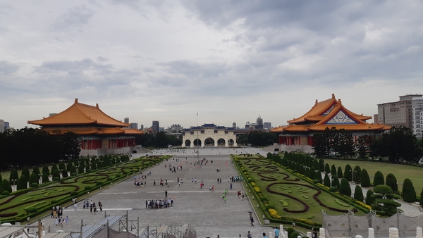 기념관에서 바라본 광장 전경