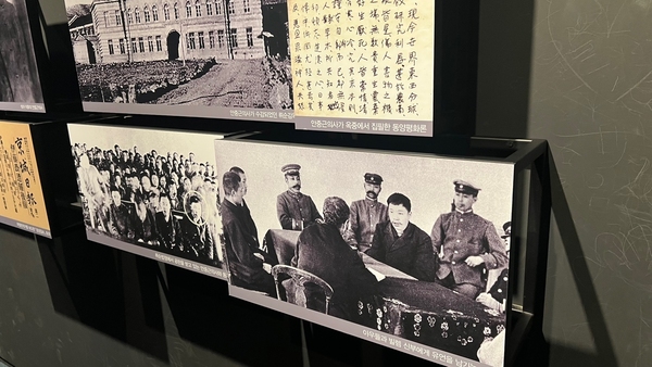 안중근 의사가 유언을 남기고 있는 모습이 전시돼 있다.