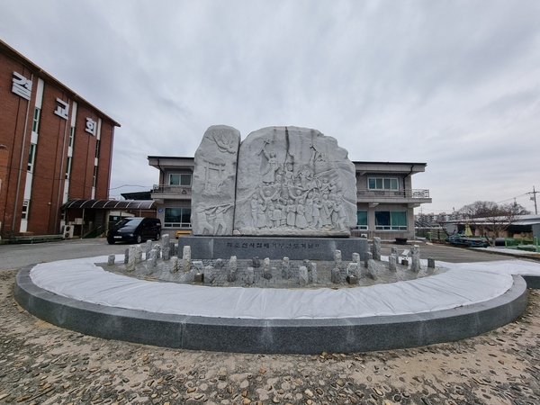 강경근대거리 강경성결교회 옆에 있는 최초신사참배거부신도기념비.