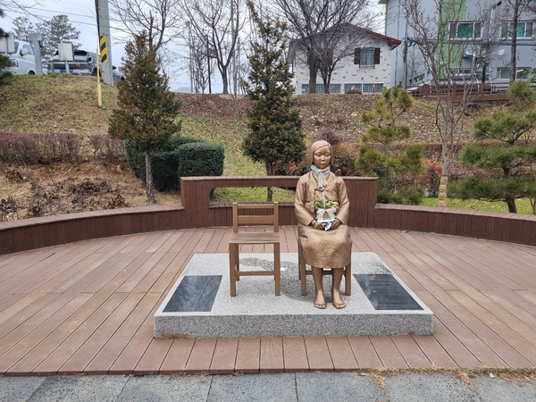 논산시민공원에 있는 평화의 소녀상.