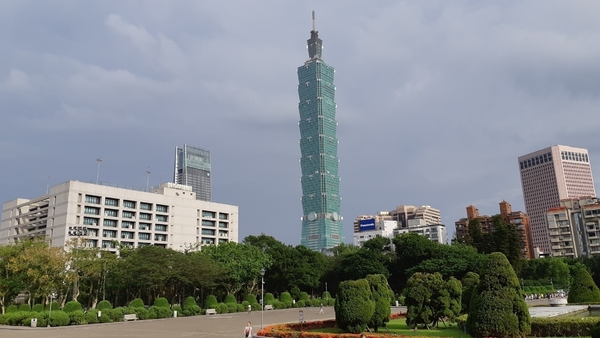 국부기념관에서 본 101타워