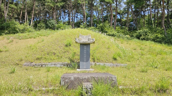 가정 선생 문효공 이곡 묘소.