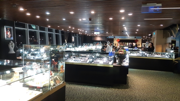 101 타워 쇼핑센터 귀금속 매장