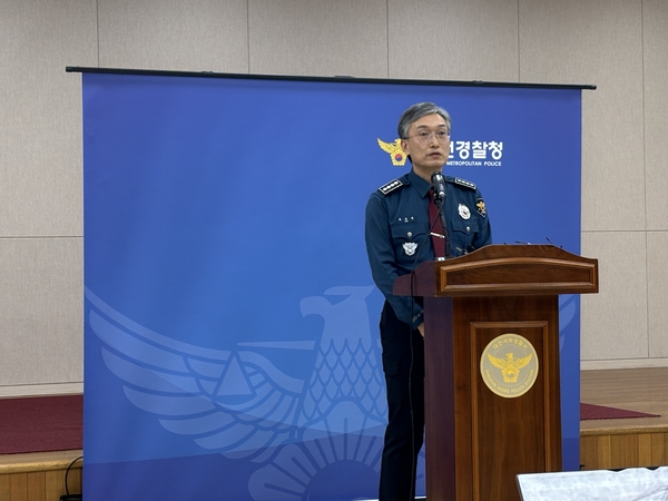 육종명 대전서부경찰서장이 11일 서부서 대회의실에서 대전 초등생 피습 사망사건에 대한 기자브리핑을 진행하고 있다.