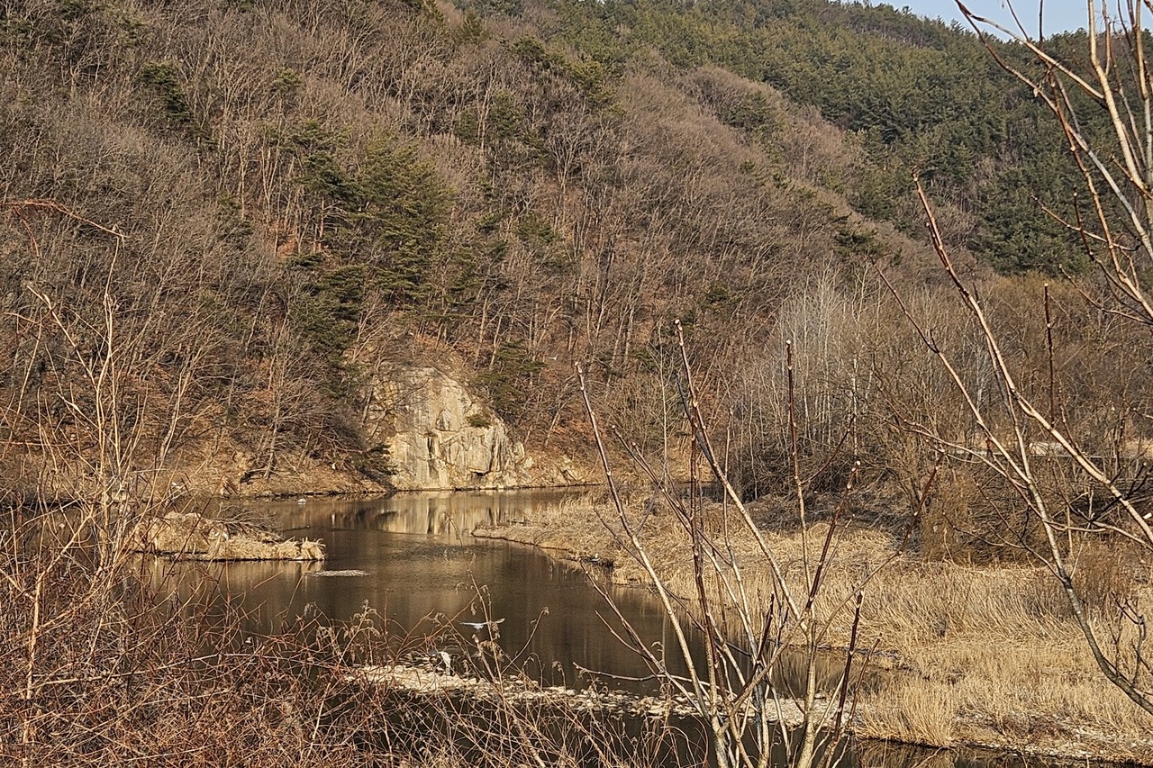 '클래식' 촬영한 곳. 많이 바뀌었지만 뒤편 바위는 그대로다.