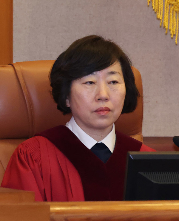 <b>정계선</b> 헌법재판관 <b>프로필</b>은?... 한덕수 탄핵심판 홀로 '인용'