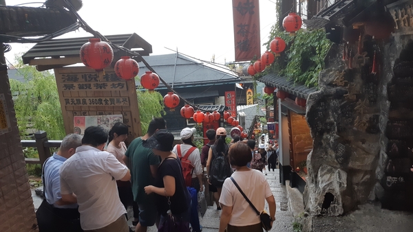 해열루 다방 입구