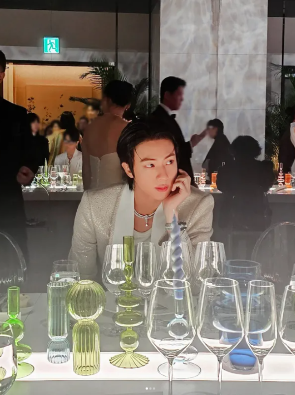 사진 = 진 인스타그램