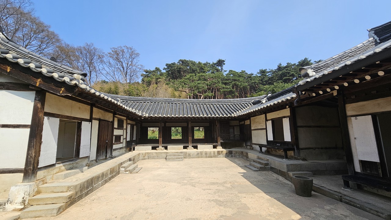 이충무공 고택 안채 모습