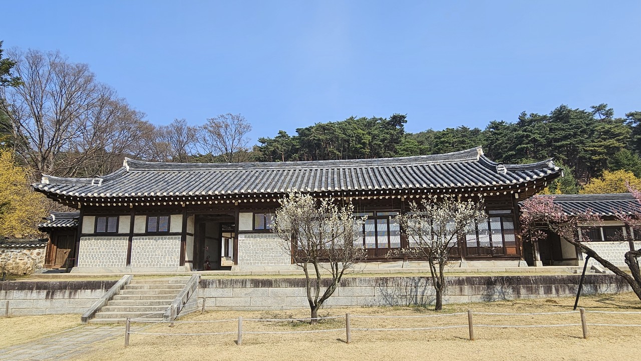 현충사 경내에 있는 이충무공 고택