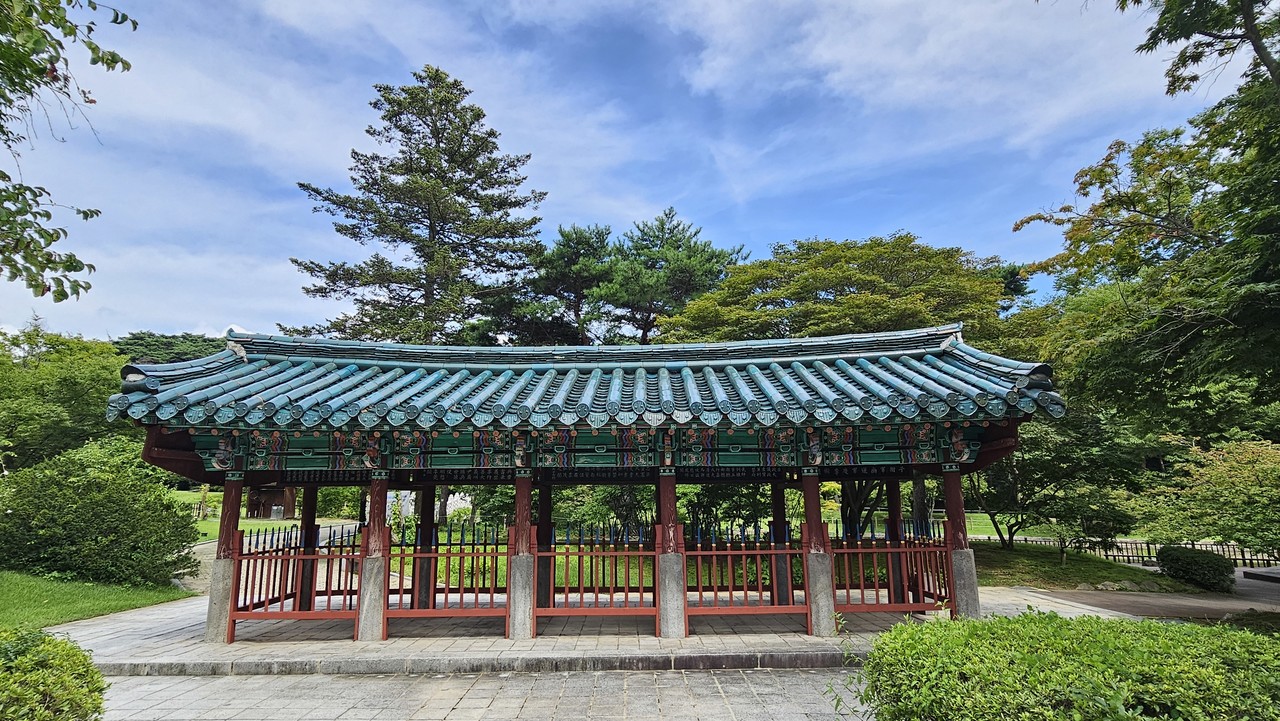 현충사 경내에 있는 충무공 가족 정려