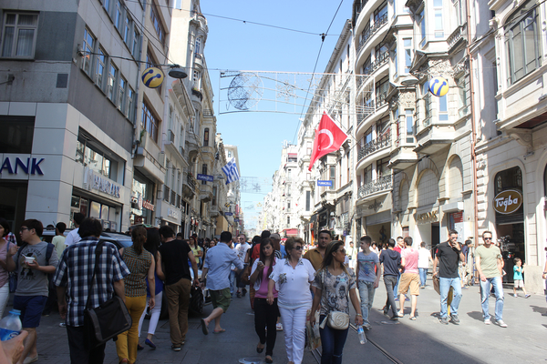 이스탄불의 명동이라 불리는 이스티클랄 거리