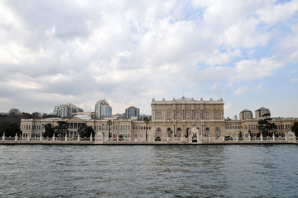 보스포러스 페리에서 바라본 돌마바흐체 궁전