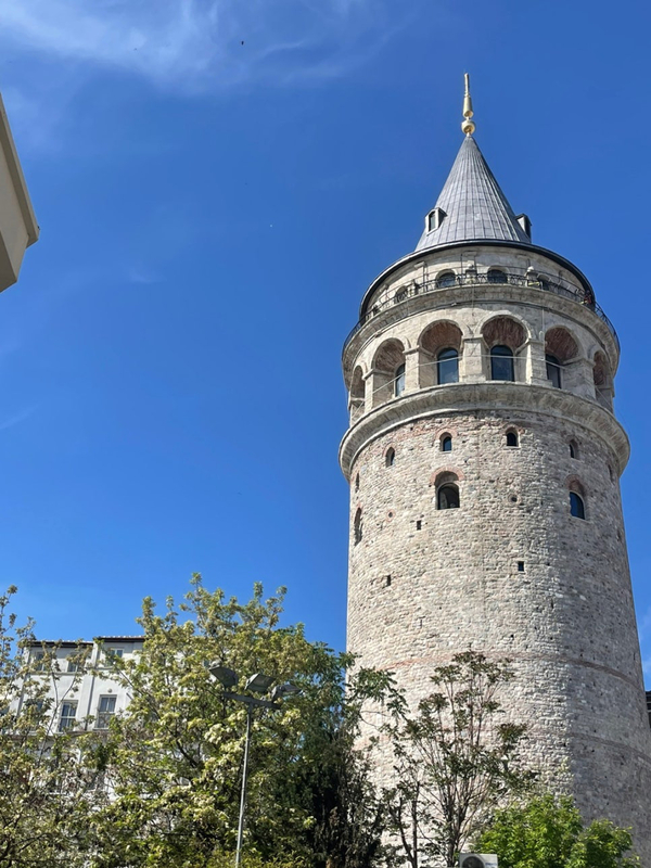높이 66.9m의 유서 깊은 중세 석탑 '갈라타 타워'