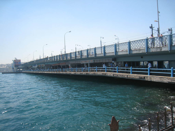 튀르키예에서 가장 유명한 다리 중 하나인 '갈라타 다리'