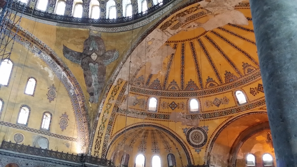 성당 천장의 천사상