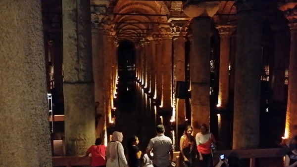 계단에서 바라본 지하궁전